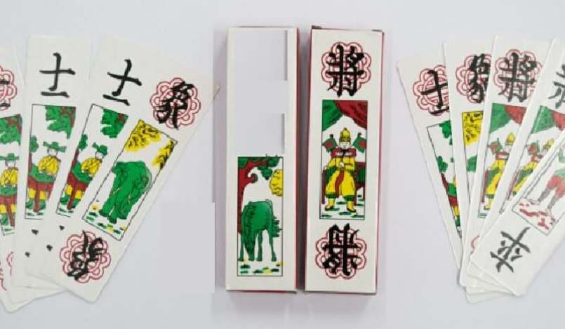 Bộ bài tam cúc với màu sắc đơn giản